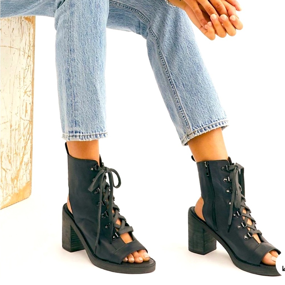 Women’s Free People City of Lights Navy Leather Lace Up Heels Boots size 38 US 8